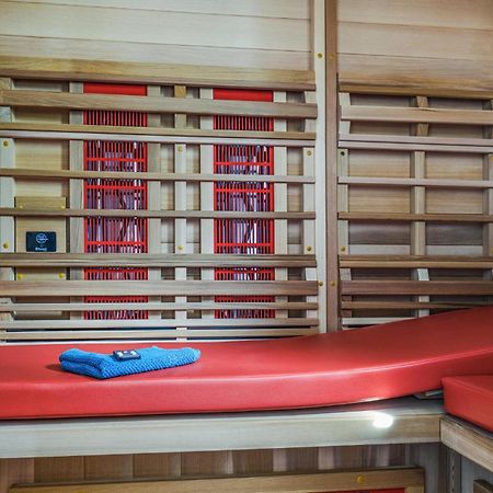Nice Home In Heinkenszand With Sauna Экстерьер фото